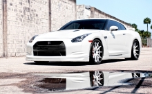  Nissan GT-R   